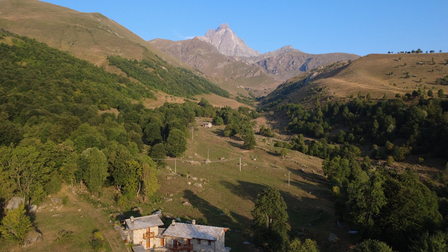 Veduta aerea delle Bigorie e del Monviso